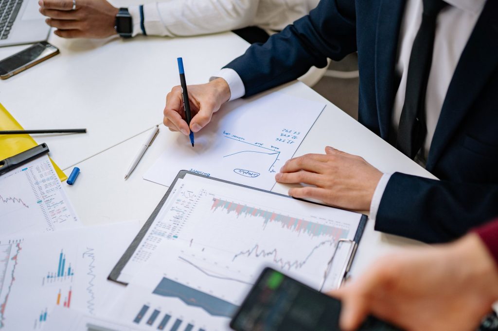 Professionals analyzing financial charts in a corporate setting. — Unlocking the Power of Korean Search Engine Optimization (